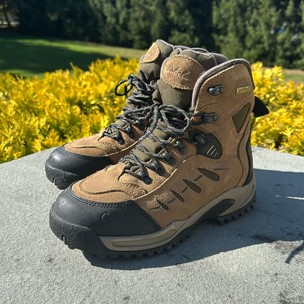 Cabelas Men’s Hiking Boots- size 8